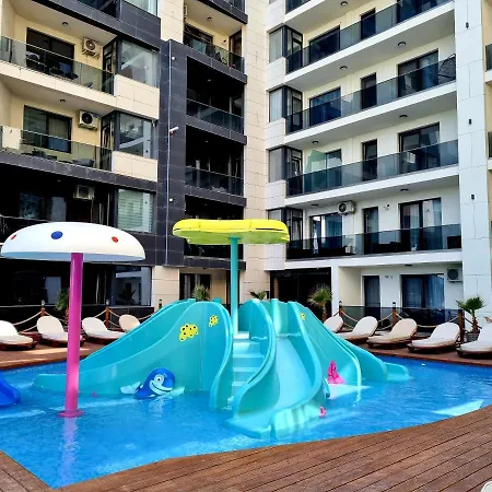 Stefan Mamaia Apartment