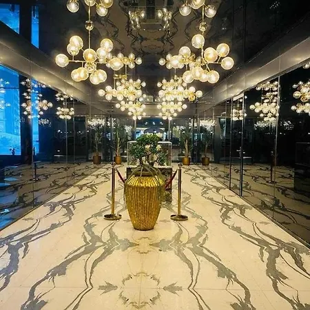Stefan Mamaia Apartment